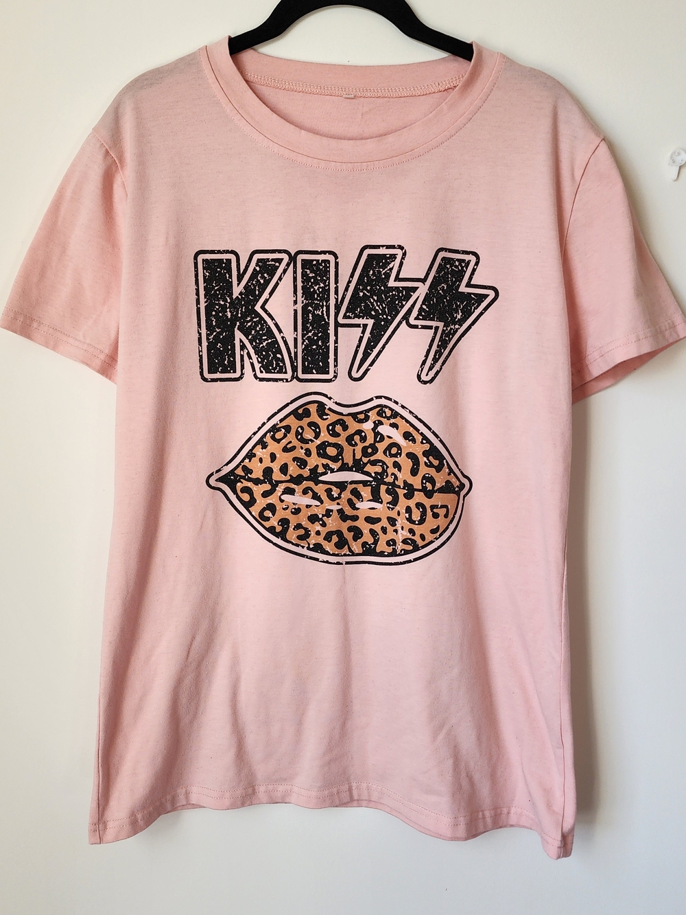 KISS Graphic Leopard Lip Tee - Pink